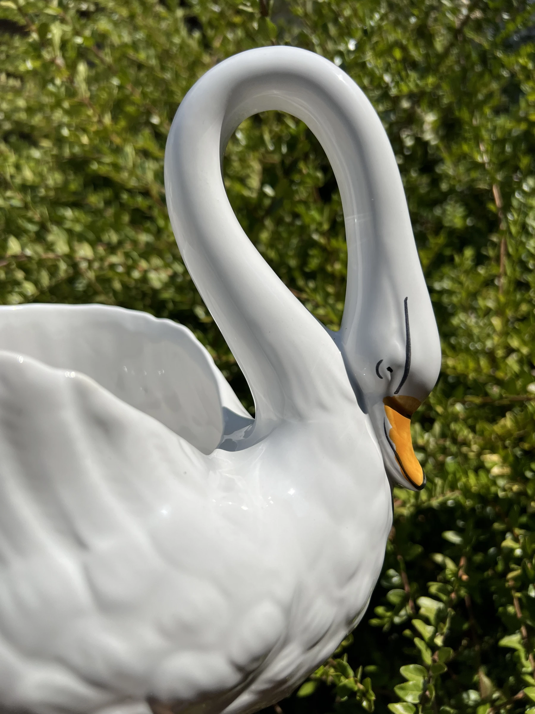 🦢 Vintage white ceramic swan cut – Decor, catch-all and flower pot cover – photo 4